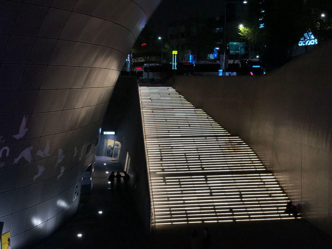 2025 Dongdaemun Night Market Visit! - Enjoy all the attractions from lively DDP night market!